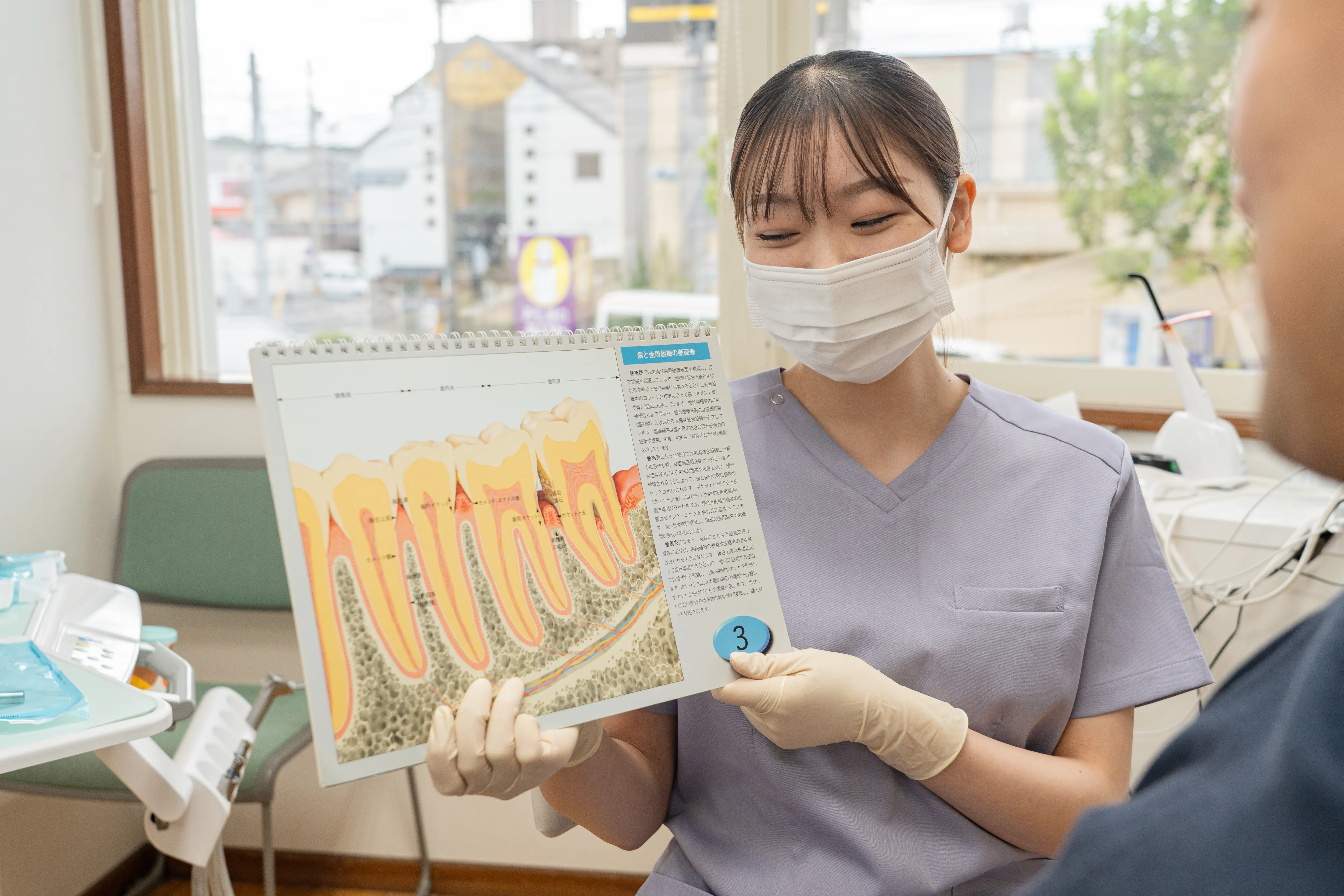 むし歯と歯周病の治療施術中イメージ